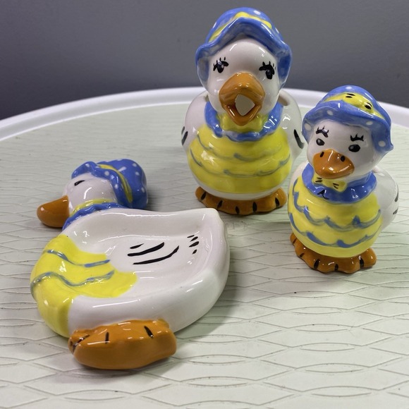 Vintage Set-4 Ceramic Ducks Wearing Bonnets. Creamer,Spoon Rest,Toothpick Holder - Picture 1 of 11